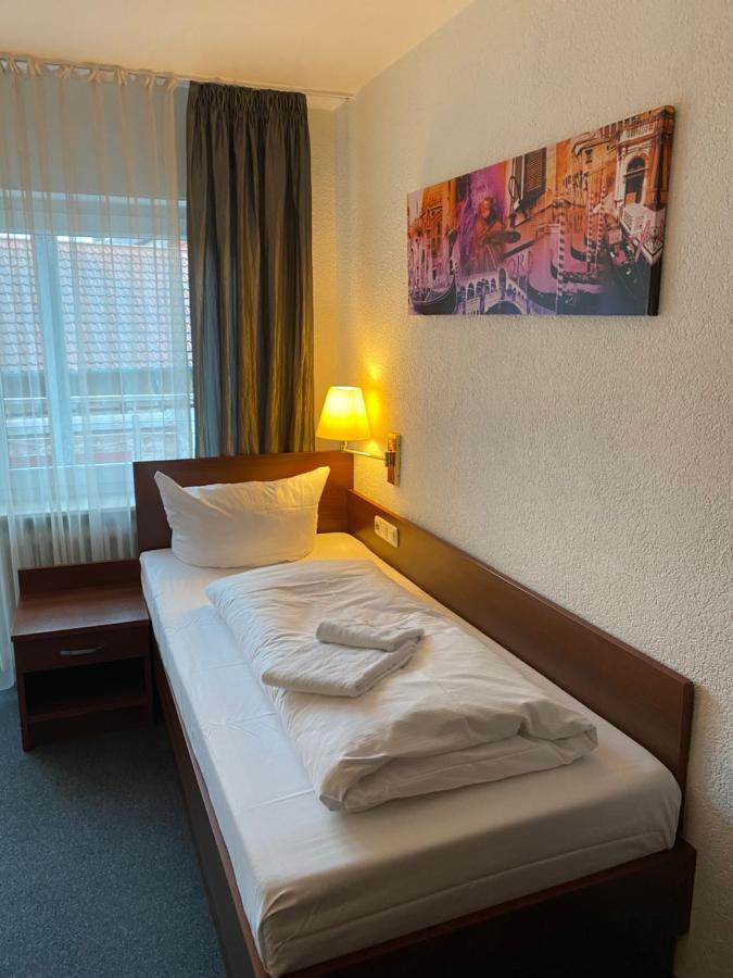 Hotel Sonne Карлсруэ Экстерьер фото