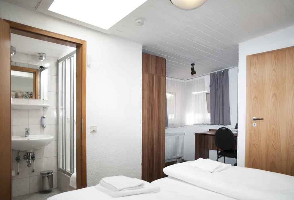 Hotel Sonne Карлсруэ Экстерьер фото