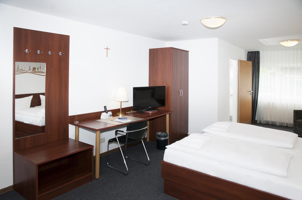 Hotel Sonne Карлсруэ Экстерьер фото